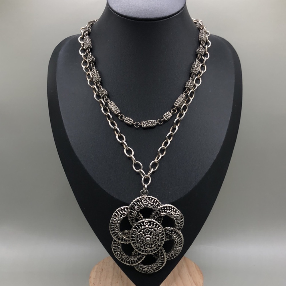Vintage antique silver tone statement look chain + flower pendant necklaces 2
